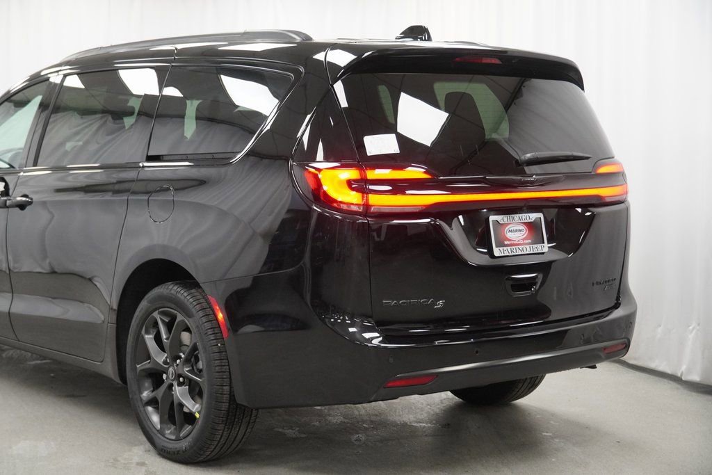 New 2026 Chrysler Pacifica Limited w/ S Appearance Package image 12