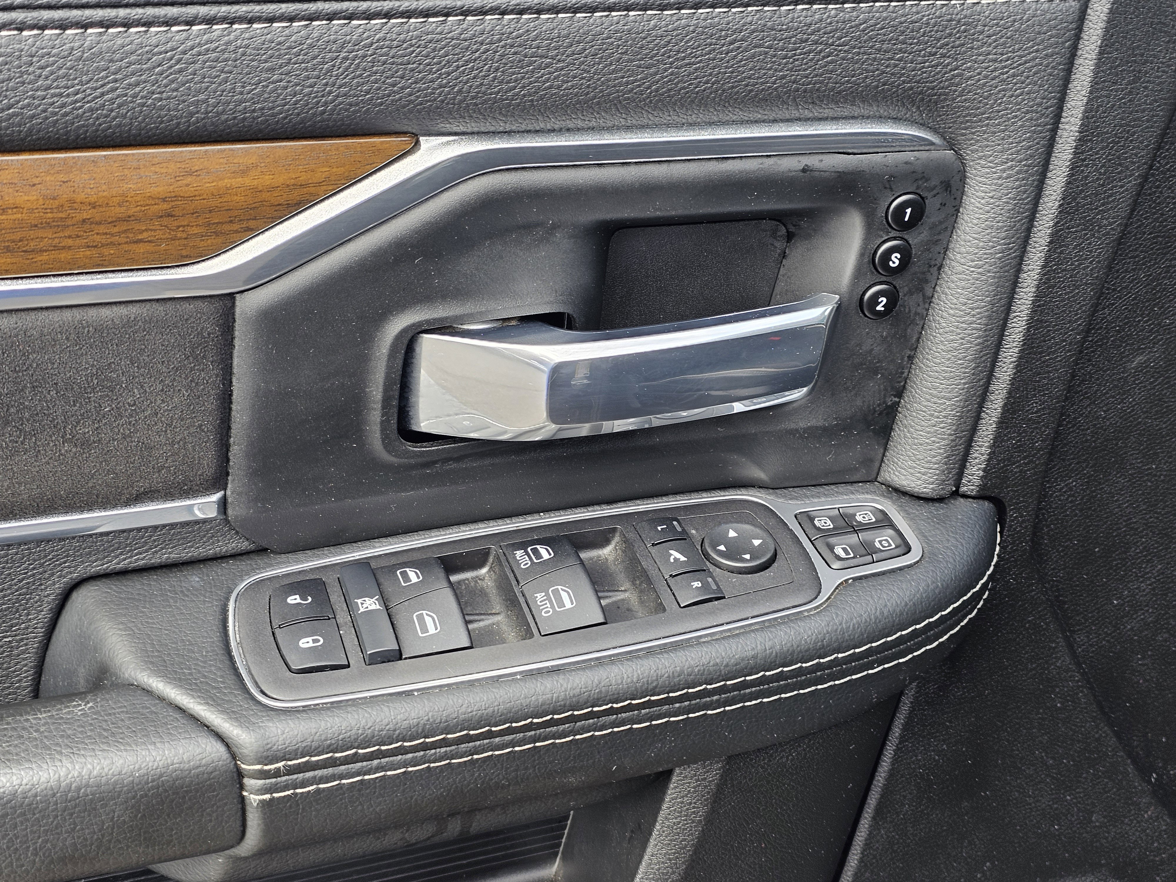 Used 2024 RAM 3500 Laramie w/ Towing Technology Group image 17