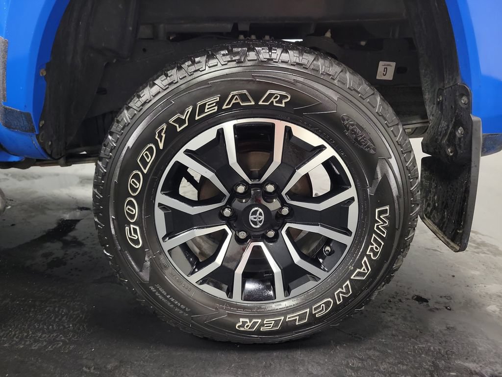 Used 2020 Toyota Tacoma TRD Sport AWD/4WD image 10
