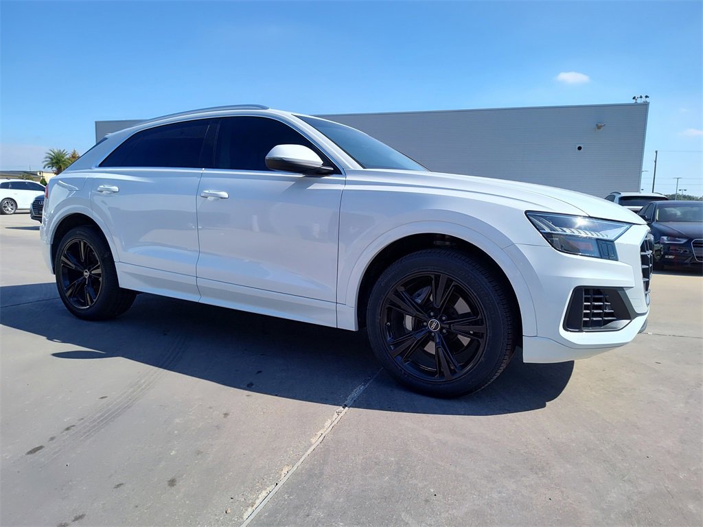Used 2023 Audi Q8 Premium image 14