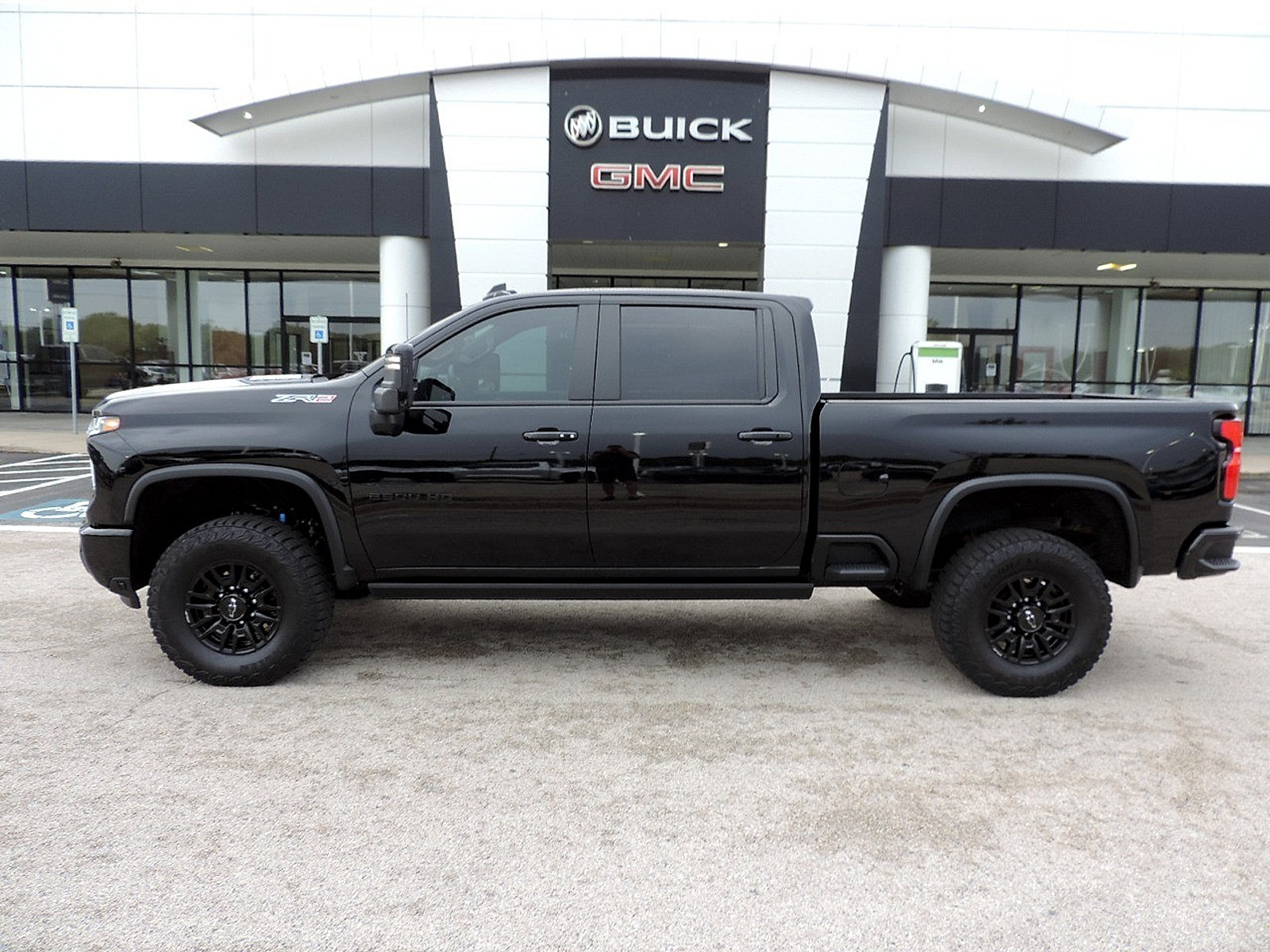 Certified 2026 Chevrolet Silverado 2500 ZR2 w/ LPO, Dark Essentials Package AWD/4WD image 8