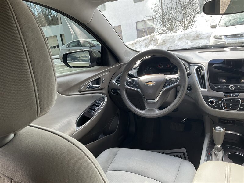 Used 2020 Chevrolet Malibu LT image 15
