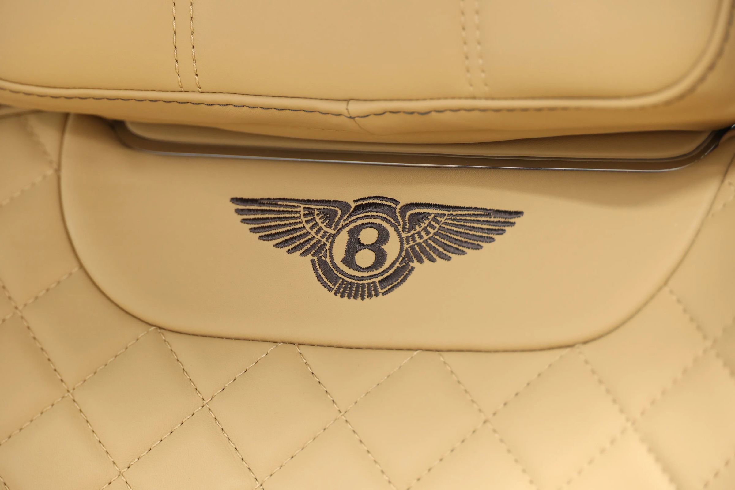 Used 2018 Bentley Bentayga AWD/4WD image 61