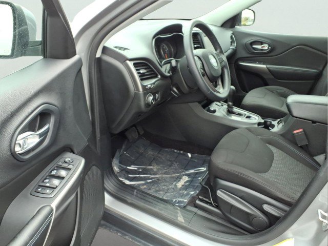 Used 2019 Jeep Cherokee Latitude w/ Popular Appearance Group AWD/4WD image 14