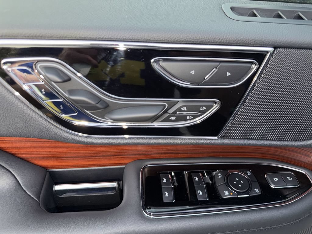 Certified 2024 Lincoln Navigator Reserve AWD/4WD image 14