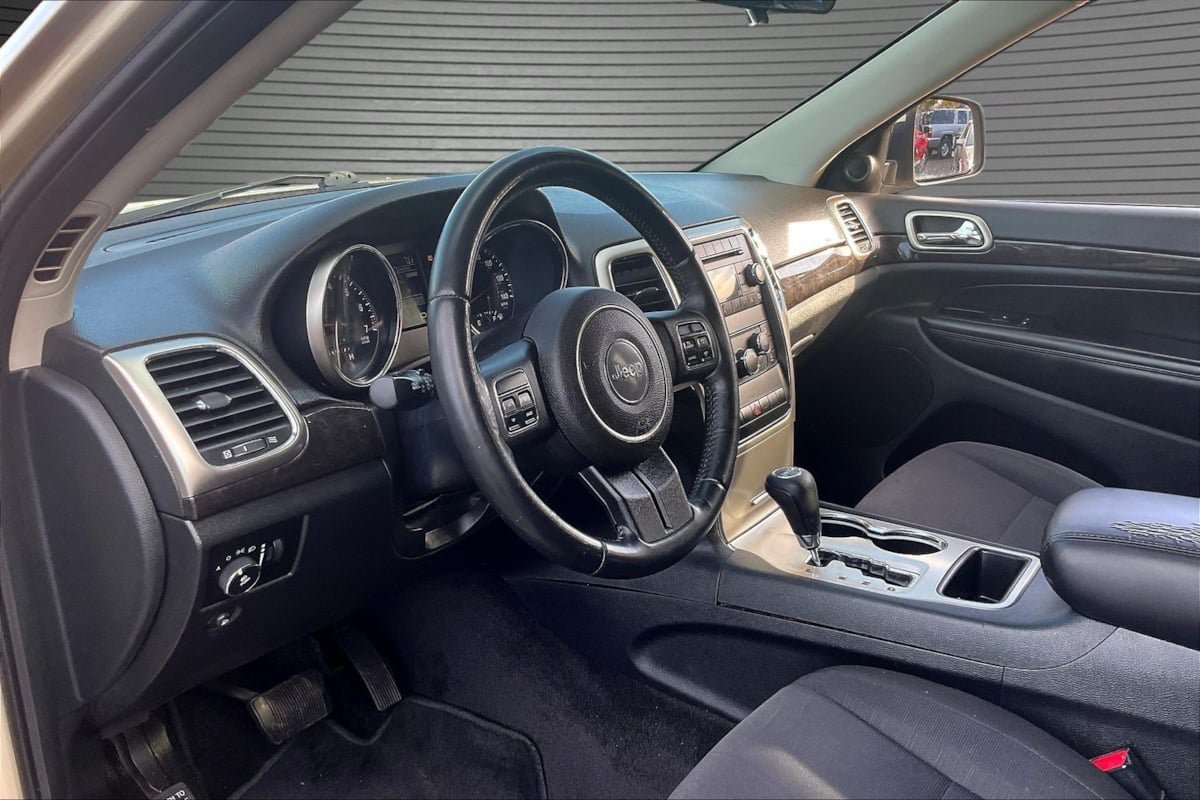 Used 2011 Jeep Grand Cherokee Laredo AWD/4WD image 15