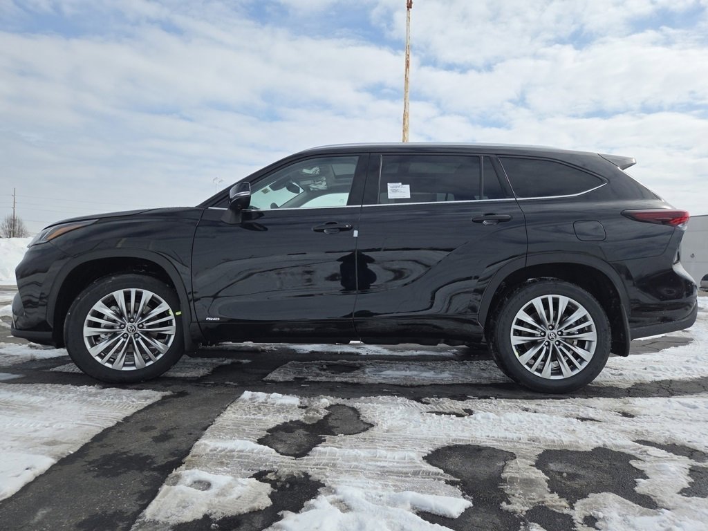 New 2026 Toyota Highlander Platinum image 23