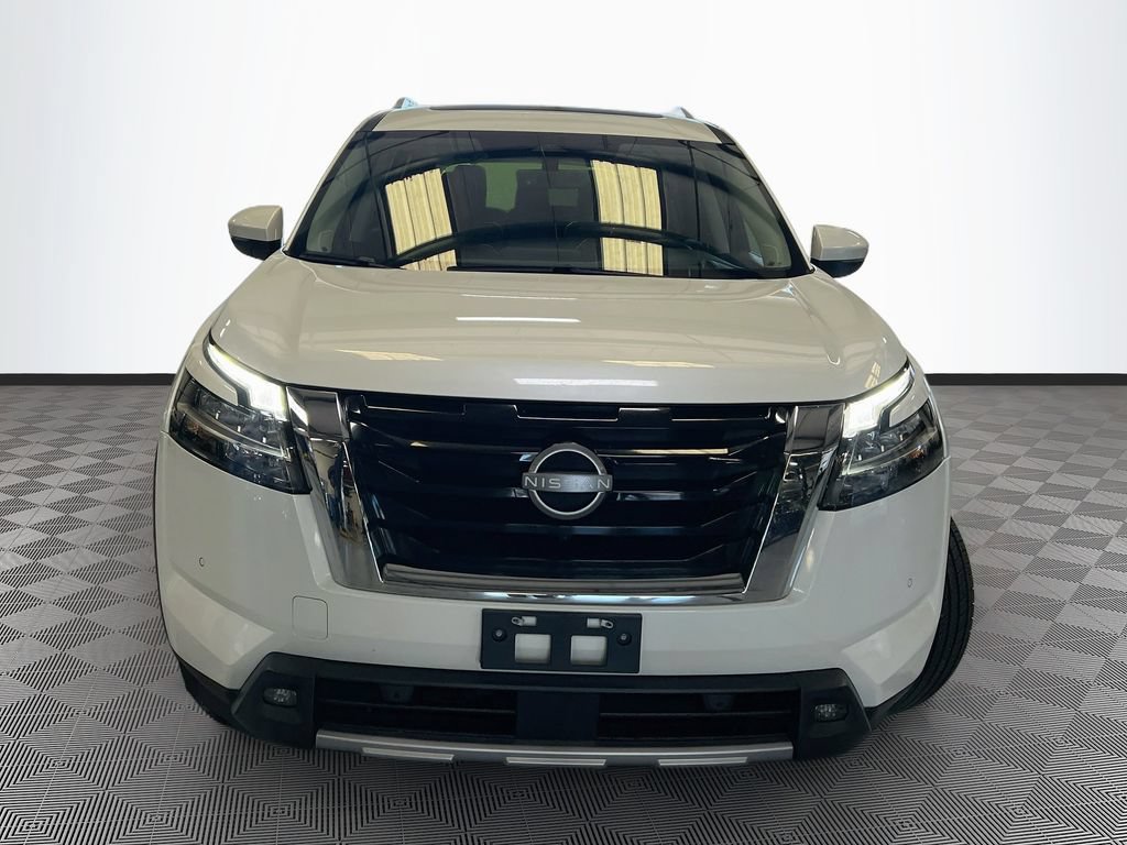 Used 2023 Nissan Pathfinder Platinum FWD image 2
