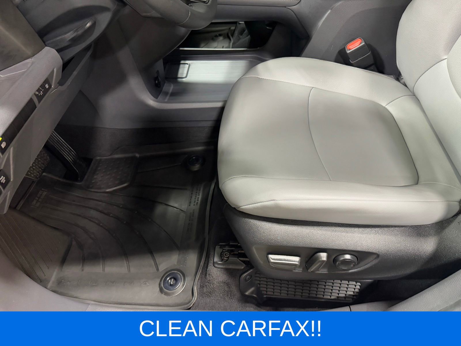 Used 2023 Toyota Sienna XLE FWD image 16