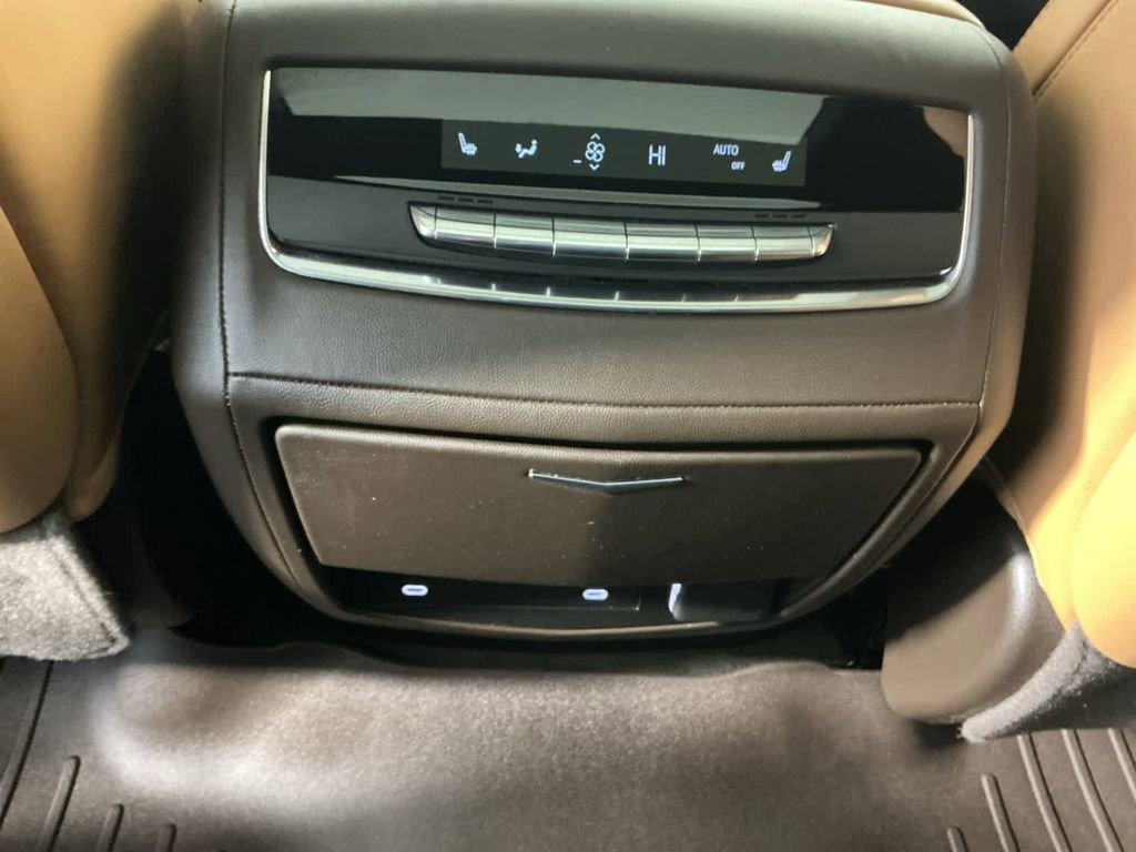 Used 2022 Cadillac Escalade Premium Luxury image 31
