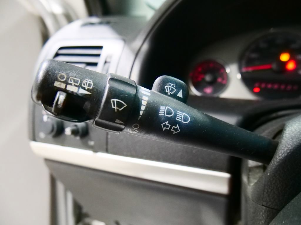 Used 2006 Pontiac Montana SV6 w/ Convenience Package image 25