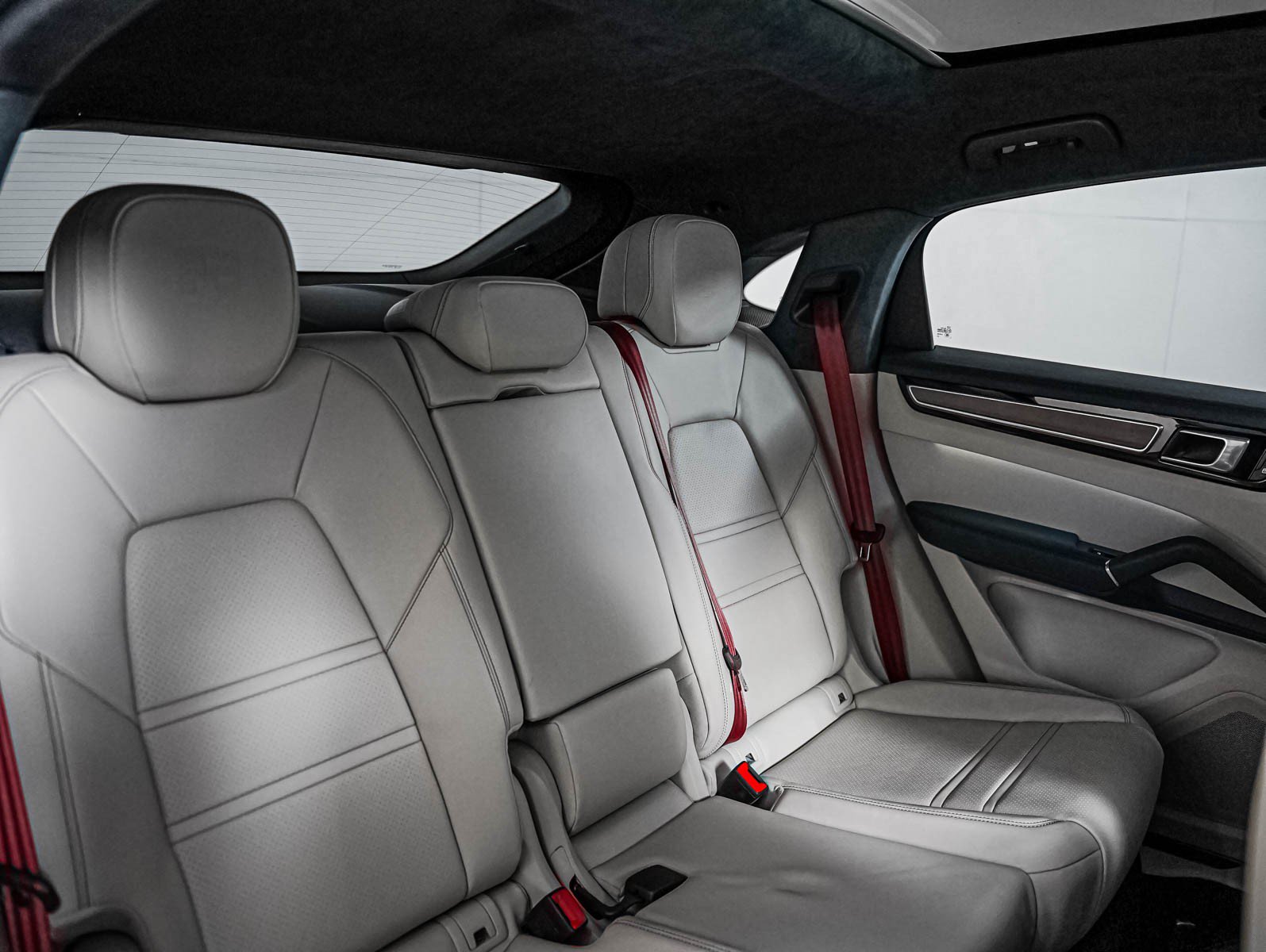 Certified 2023 Porsche Cayenne GTS AWD/4WD image 6