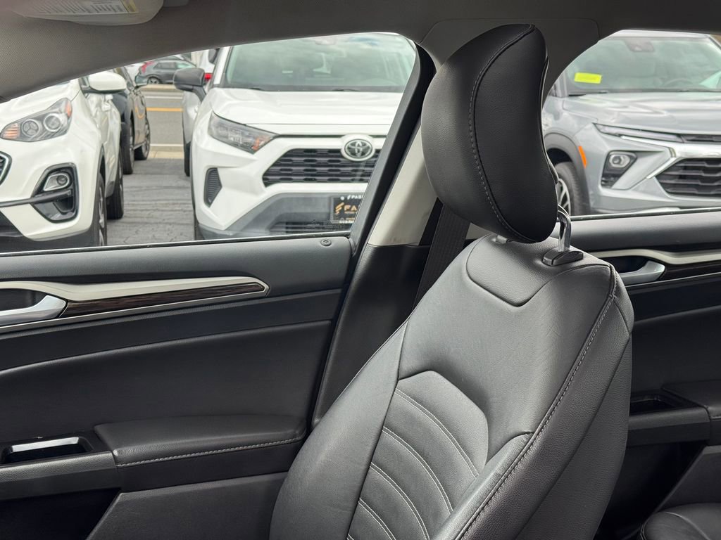 Used 2015 Ford Fusion SE w/ Equipment Group 202A FWD image 23