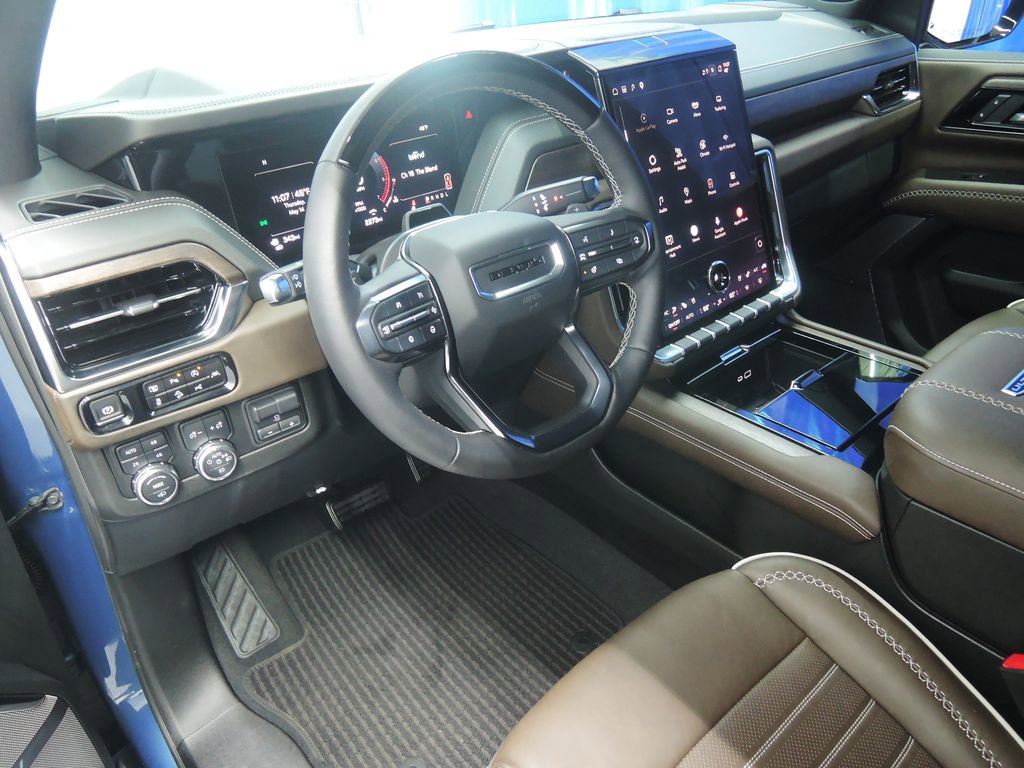Used 2025 GMC Yukon Denali Ultimate AWD/4WD image 5