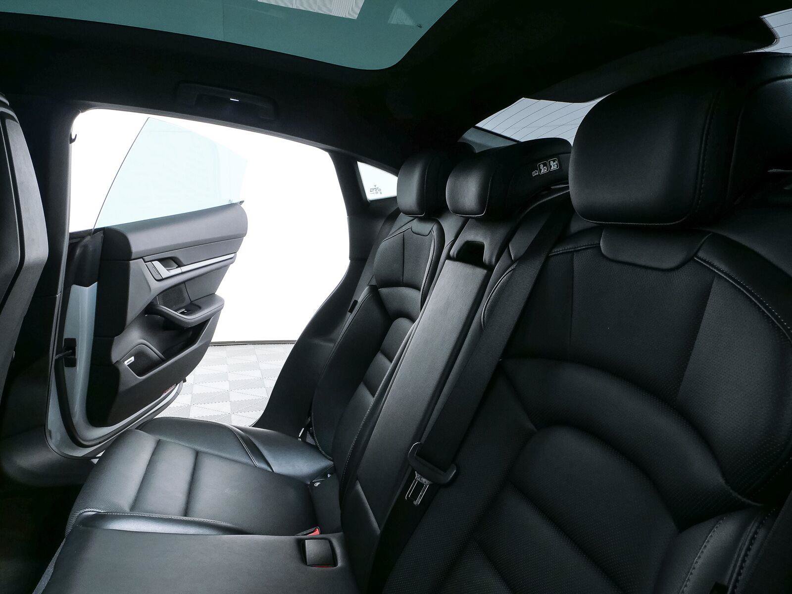 Certified 2025 Porsche Taycan AWD/4WD image 22