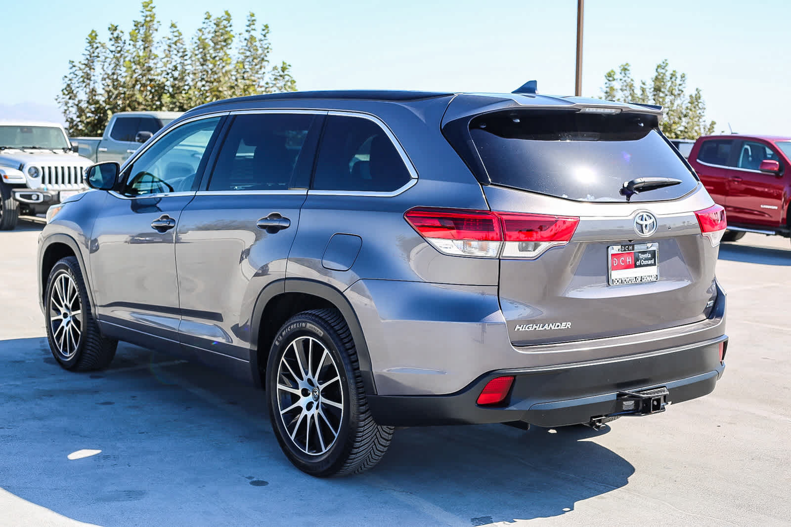 Used 2018 Toyota Highlander SE w/ Carpet Mat Package (TMS) FWD image 7