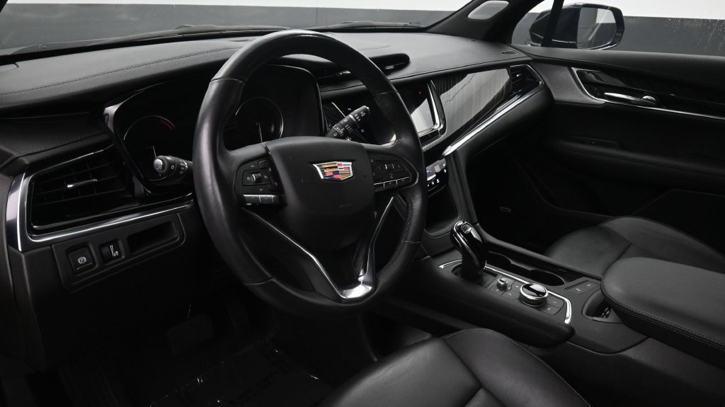 Certified 2025 Cadillac XT6 Premium Luxury FWD image 7