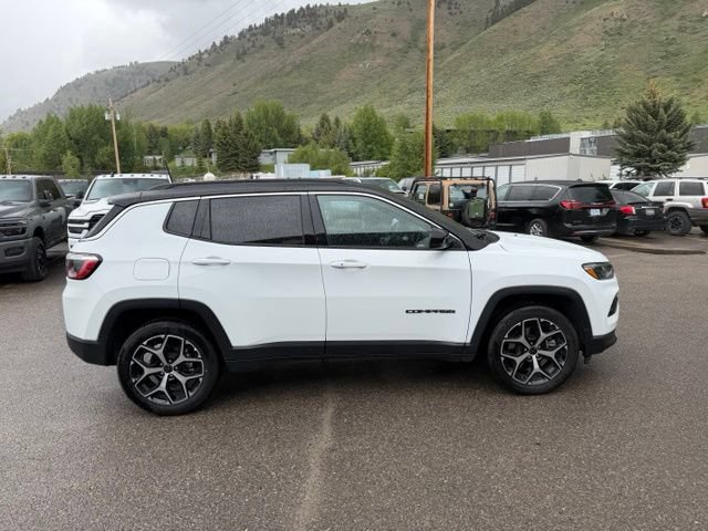 Used 2025 Jeep Compass Limited AWD/4WD image 9
