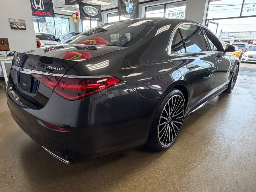 Used 2022 Mercedes-Benz S 580 4MATIC Sedan w/ AMG Line Package image 16