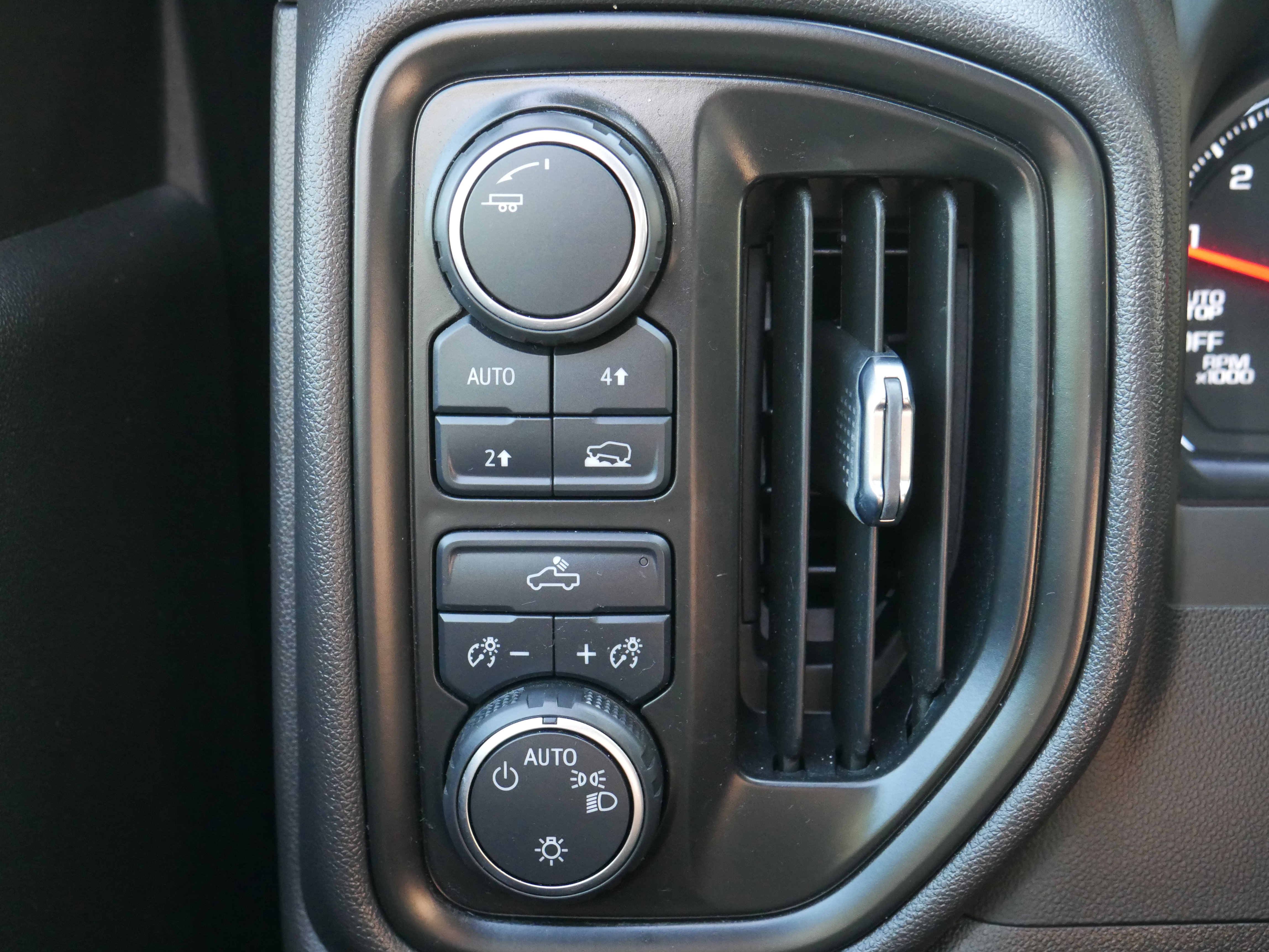 Certified 2023 Chevrolet Silverado 1500 Custom image 24