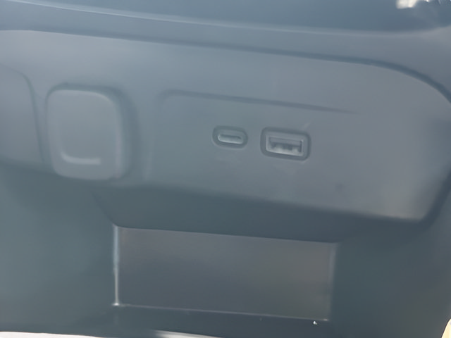 Used 2025 Chevrolet Trax LT FWD image 28