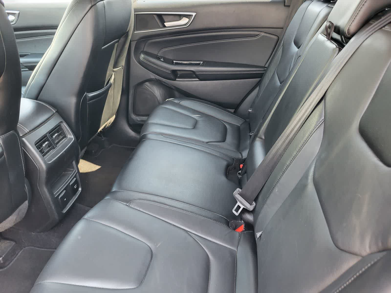 Used 2016 Ford Edge Titanium w/ Technology Package AWD/4WD image 28