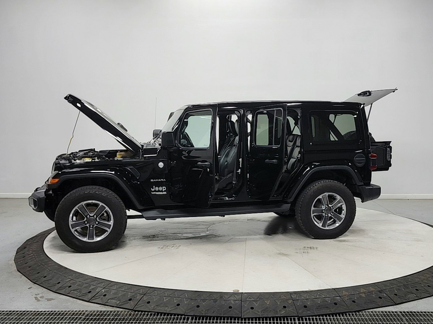 Used 2021 Jeep Wrangler Unlimited Sahara AWD/4WD image 12