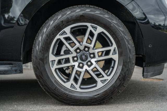 Used 2025 Ford Expedition Active AWD/4WD image 28