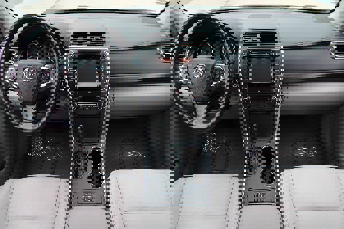 Used 2015 Toyota Camry XLE FWD image 12