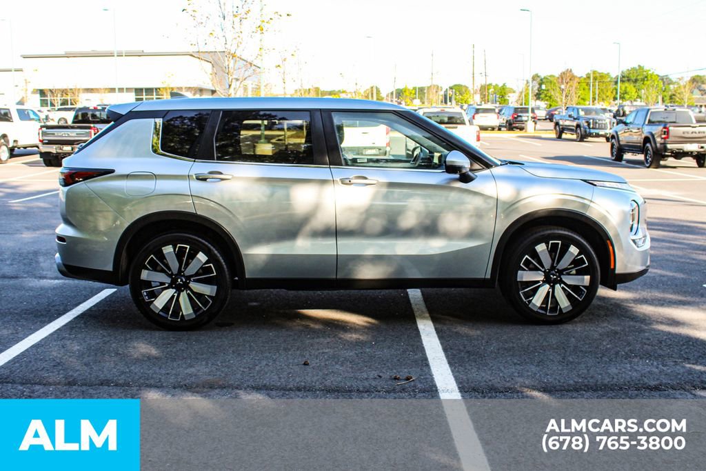 Used 2025 Mitsubishi Outlander SE image 9