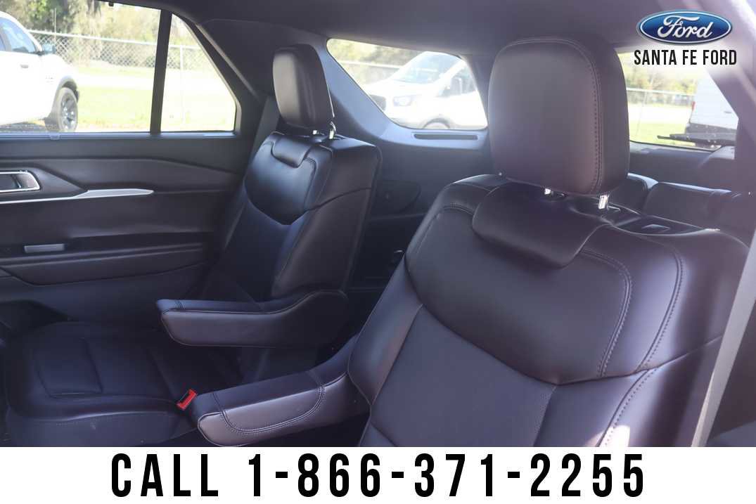 Used 2025 Ford Explorer Platinum image 16