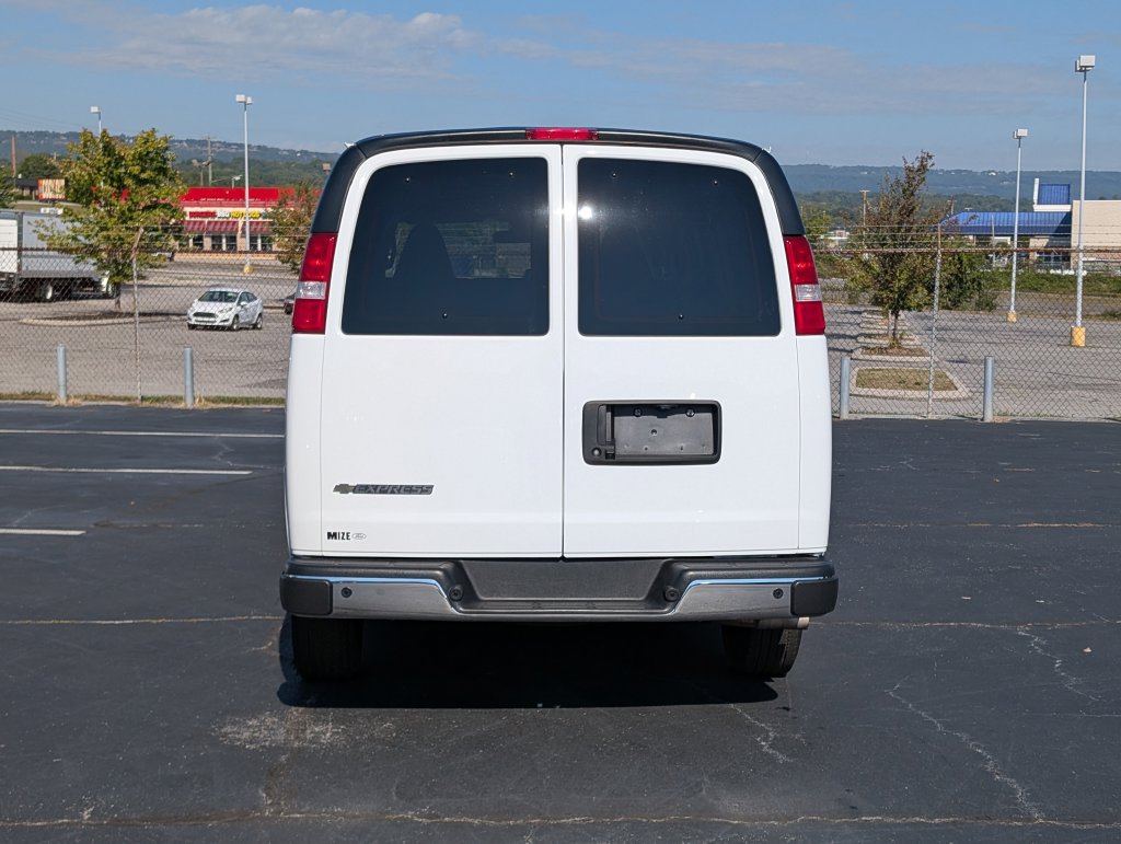 Used 2025 Chevrolet Express 3500 LT w/ LT Preferred Equipment Group RWD image 8