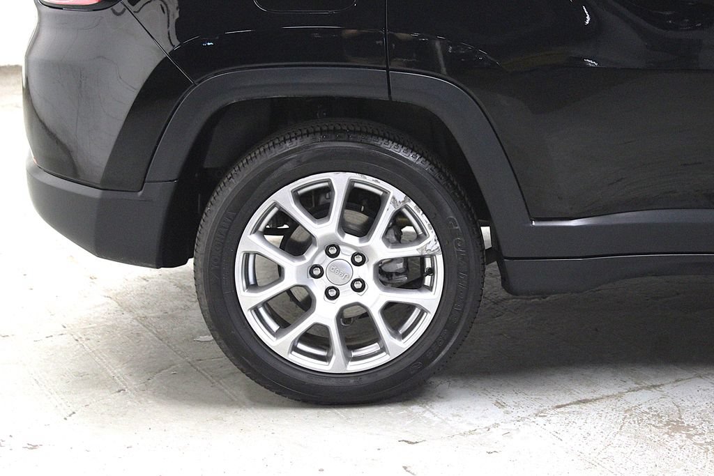 Certified 2022 Jeep Compass Latitude w/ Sun and Sound Group AWD/4WD image 38