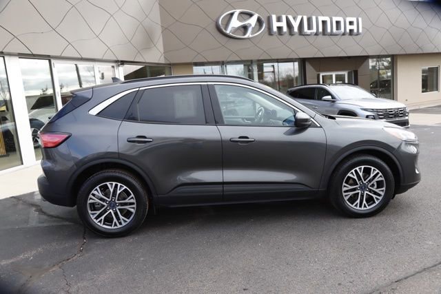 Used 2020 Ford Escape SEL image 2