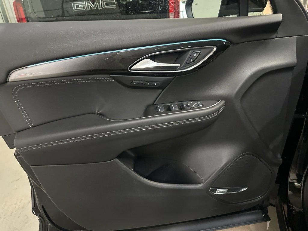 Used 2025 Buick Envision Preferred image 13