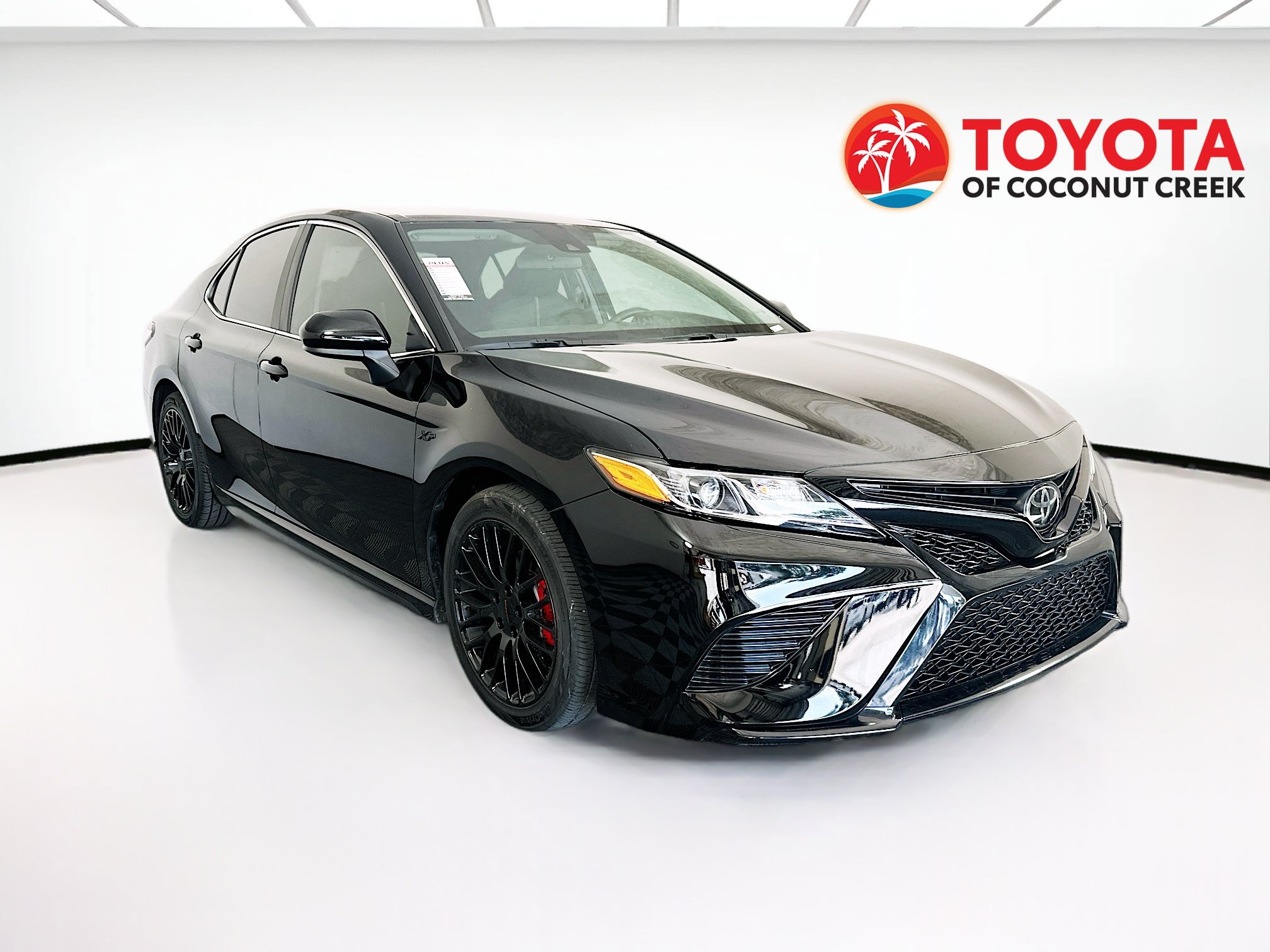 Used 2020 Toyota Camry SE FWD image 1