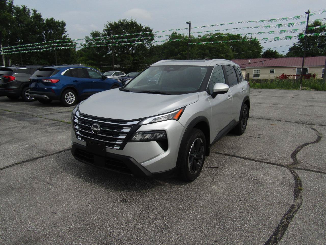 Used 2024 Nissan Rogue SV w/ SV Premium Package AWD/4WD image 3