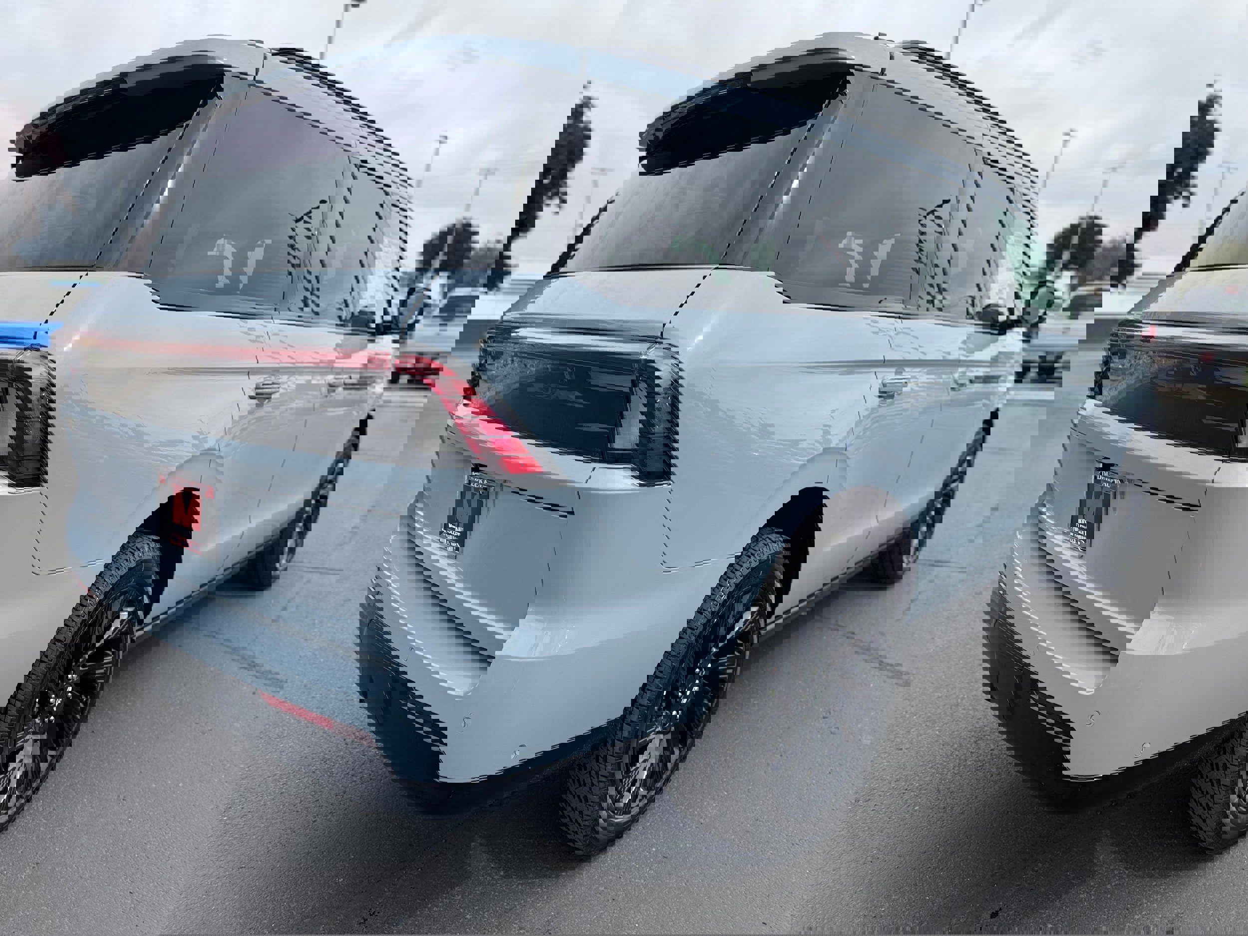 New 2025 Lincoln Navigator Reserve w/ Jet Appearance Package image 4