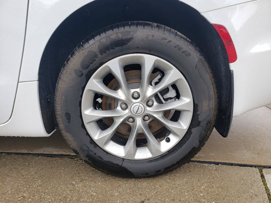 New 2026 Chrysler Pacifica Select AWD/4WD image 24