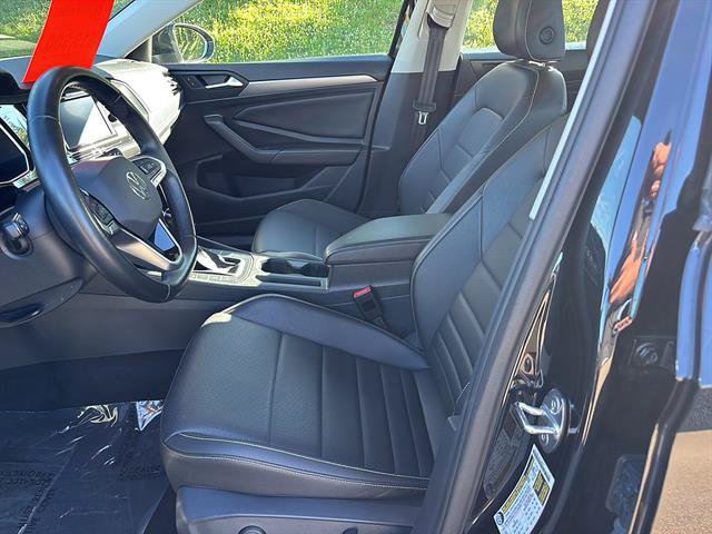 Used 2024 Volkswagen Jetta SE FWD image 11