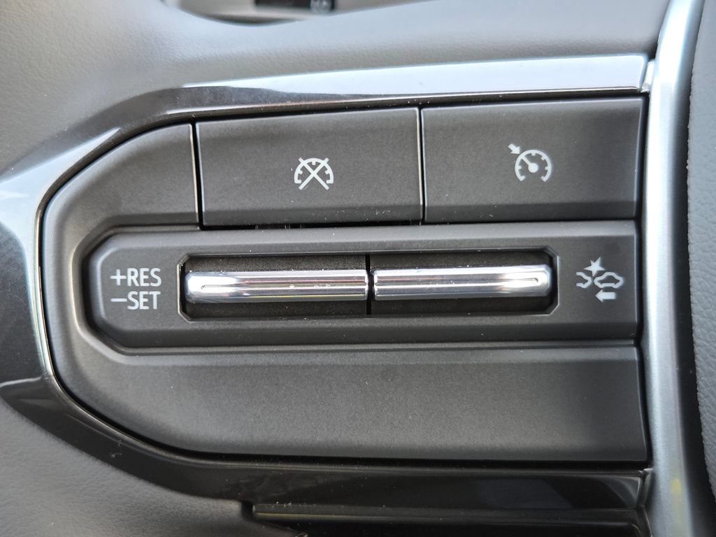 Used 2025 Chevrolet Colorado ZR2 w/ Technology Package AWD/4WD image 19