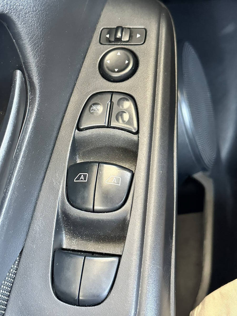 Used 2019 Nissan Kicks S FWD image 27