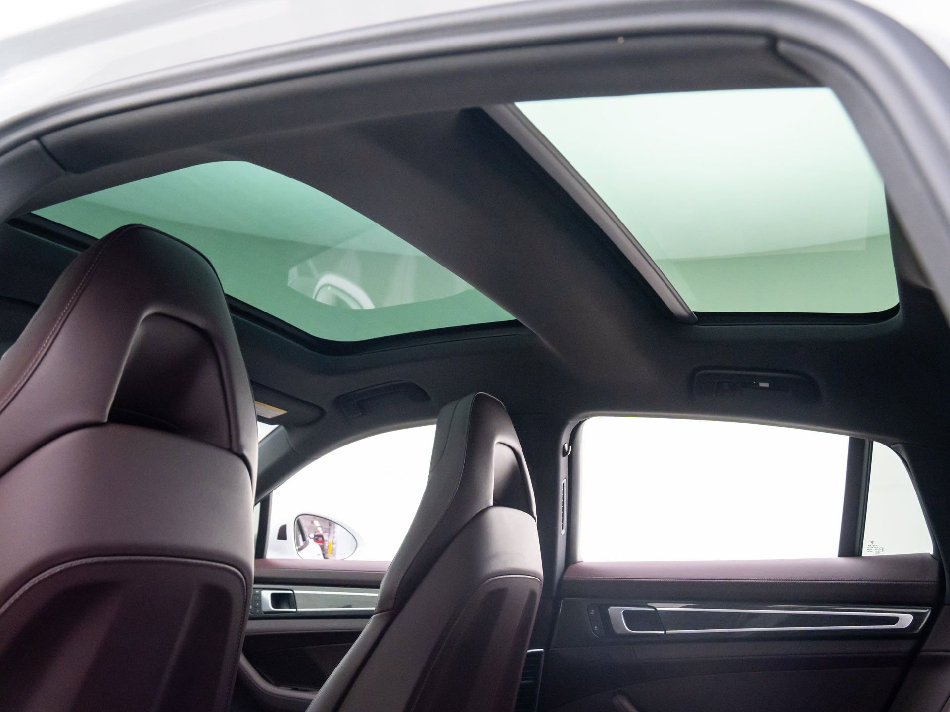 Certified 2023 Porsche Panamera 4 Platinum Edition image 18