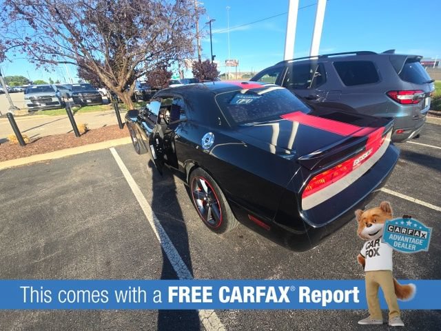 Used 2013 Dodge Challenger SXT RWD image 2