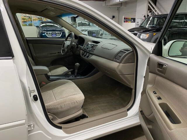 Used 2003 Toyota Camry LE image 14
