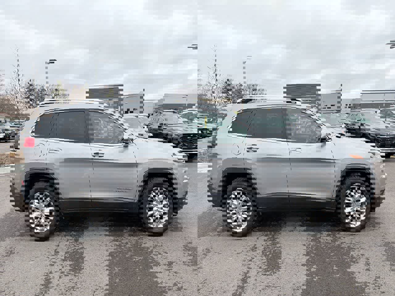 Used 2017 Jeep Cherokee Limited image 14