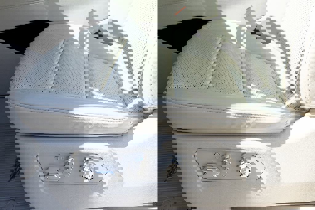 Certified 2025 Cadillac Escalade Sport Platinum w/ LPO, ONYX Package image 34