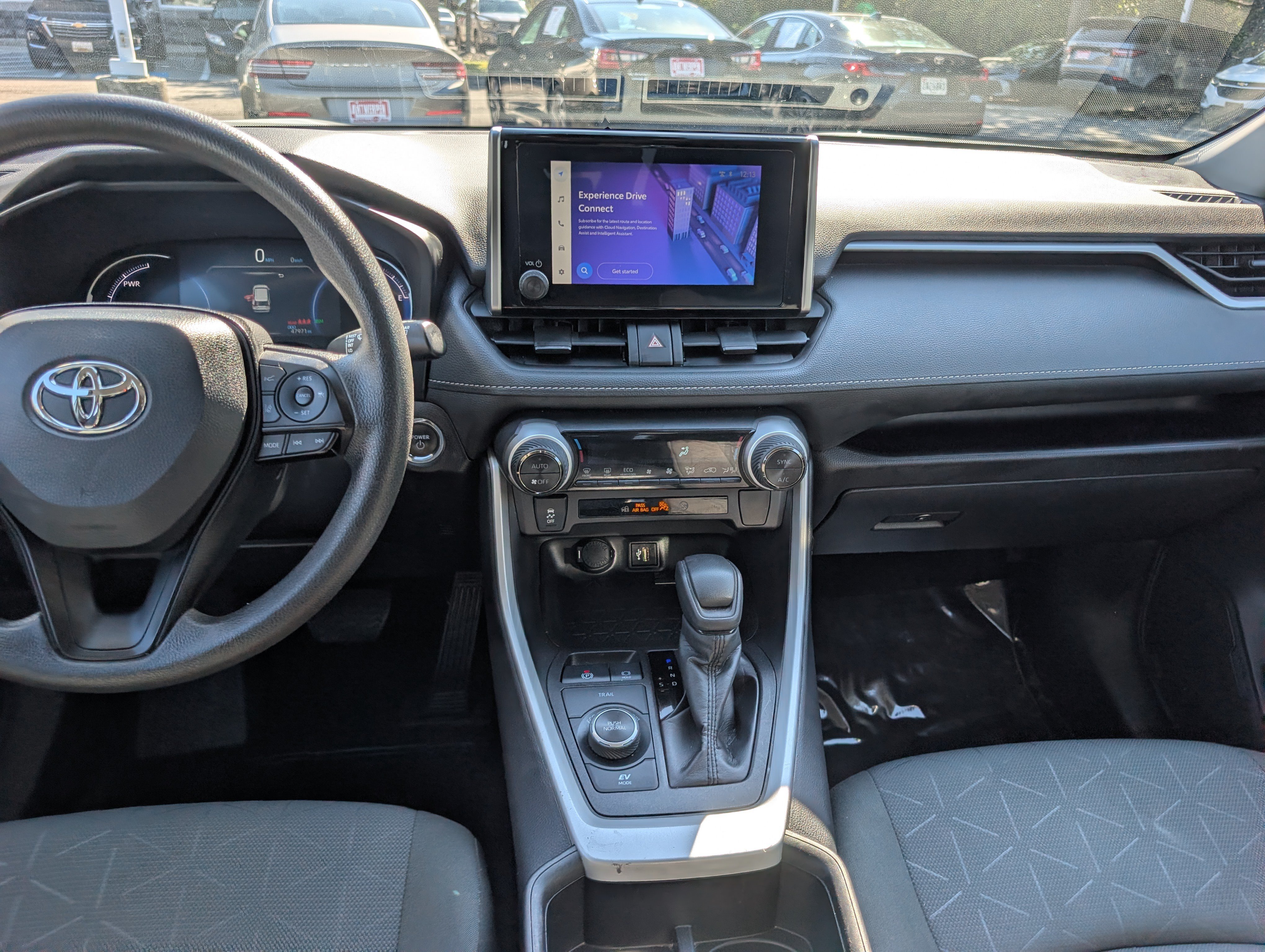 Used 2025 Toyota RAV4 XLE AWD/4WD image 18