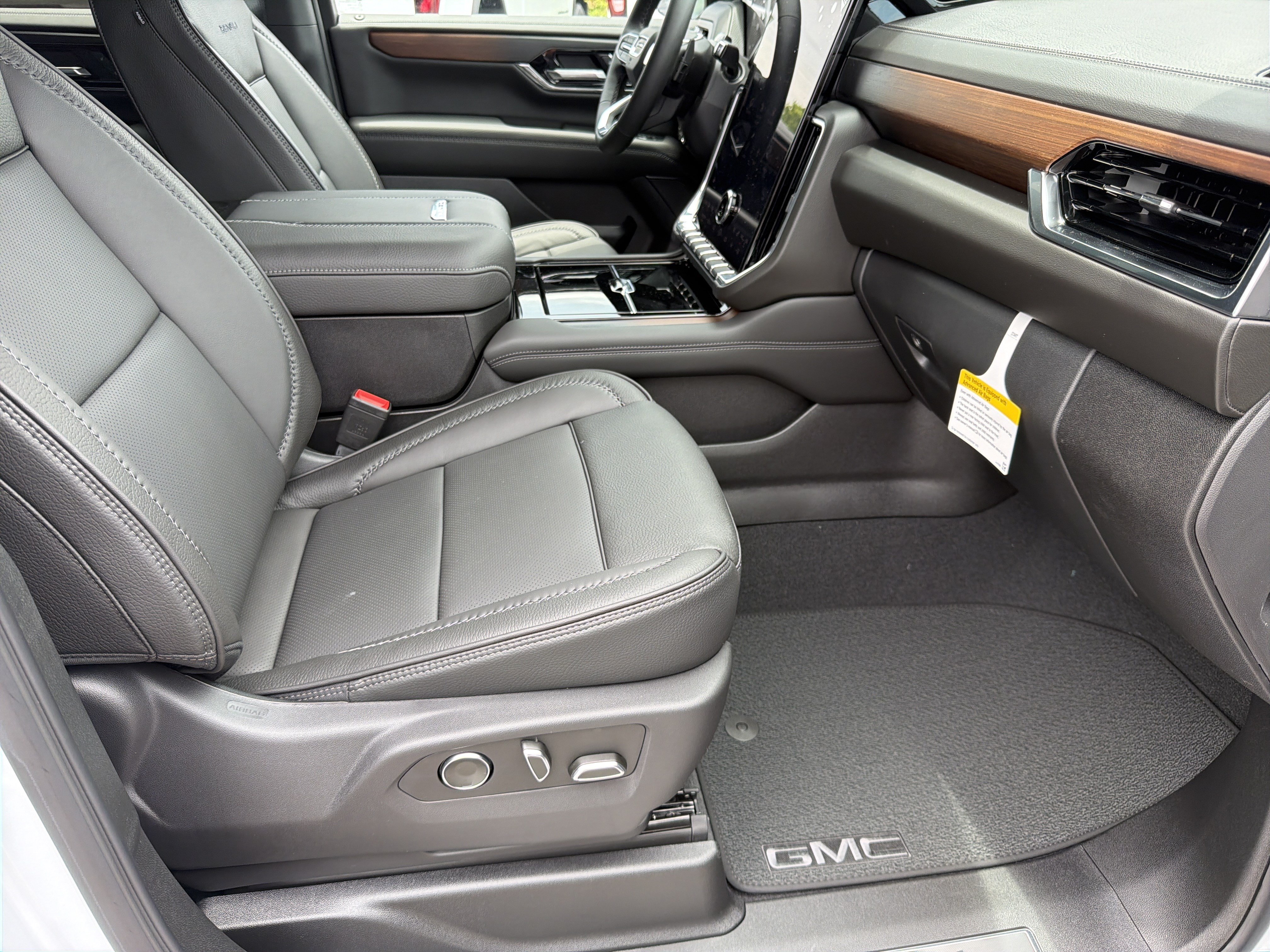 New 2026 GMC Yukon Denali w/ Denali Reserve Package AWD/4WD image 14