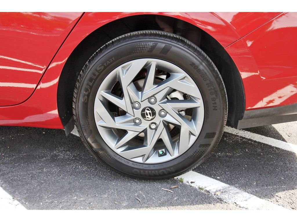 Used 2024 Hyundai Elantra SEL FWD image 32